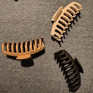 3 Neutral Claw clips